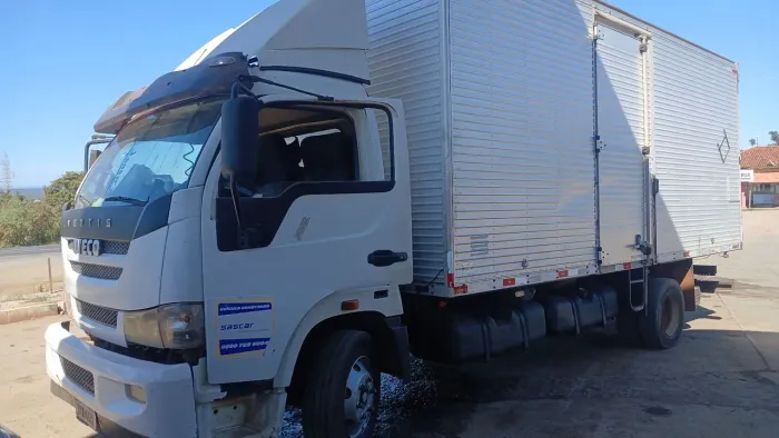 Vendo iveco trabalhando tudo reviado abaixo preço 110.000 viagem toda semana de montes