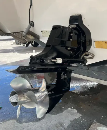 *Mercruiser 350 6.2 300 HP* - seminovo