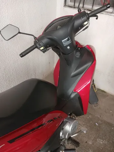 Moto aveloz de 50 ciliderada mas corre ate 100 cilindrada