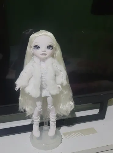 Boneca Shadow High Natasha Zima COMPLETA