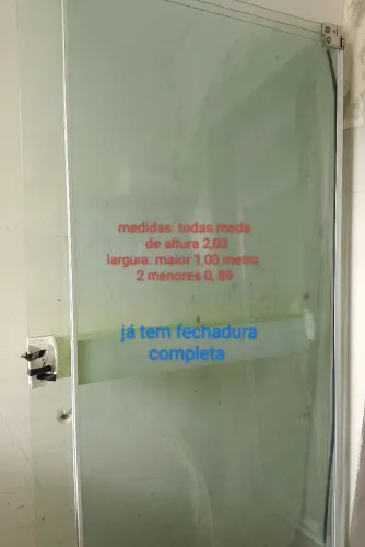 Porta de correr de 3 folhas em vidro 