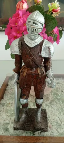 Estatueta Cavaleiro Medieval Guarda do Rei em Poliresina