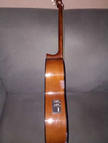 Vendo Violão eletroacústico Cx 40 2 volume agudo, Grave novo 6 meses de uso está perfeito.