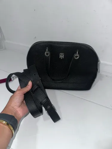 Bolsa Tommy Hilfiger Original Preta com Alça Longa 