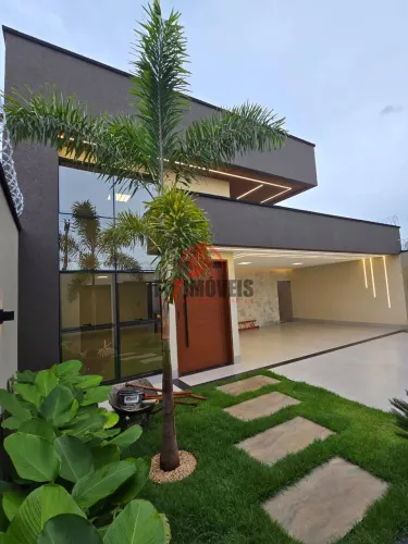 Casa Térrea de Alto Padrão no Jardim Ipê: 3 Suítes com Banheira, Piscina com Prainha e Fac