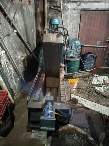 PRENSA HIDRÁULICA BOCA DE JACARÉ MOTOR TRIFÁSICO.
