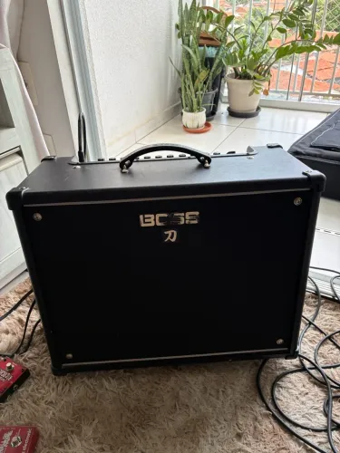 Amplificador Boss Katana 100 + transformador