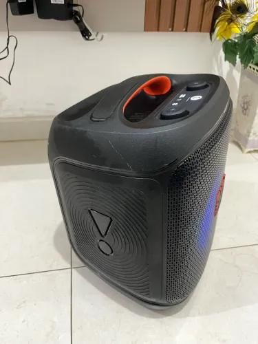 Vendo JBL PARTYBOX ESSENCIALS 2