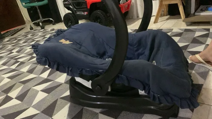 Vende-se bebê conforto 