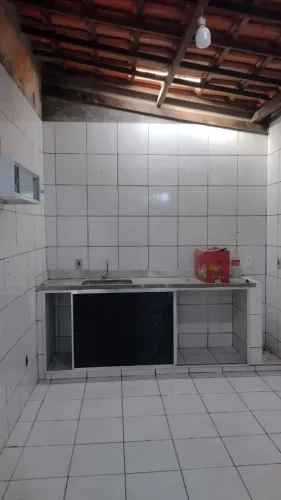 CASA GEMINADA COM 03 QUARTOS