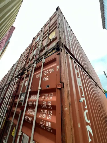 Container de cia marítima