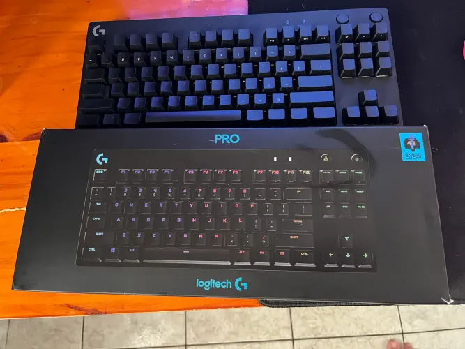 Teclado Gamer Logitech G pro switch GX BLUE Clicky