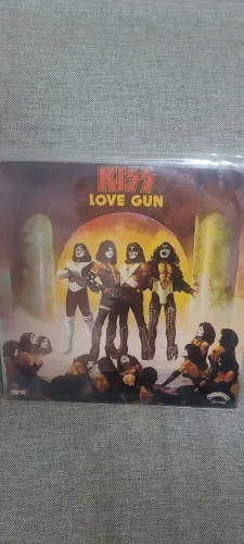 LP KISS 