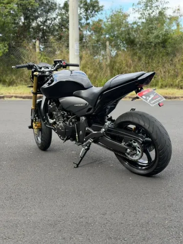 Hornet 2013 em perfeitas condições, veículo de garagem. Contém Stage 1 e Quick Shift  