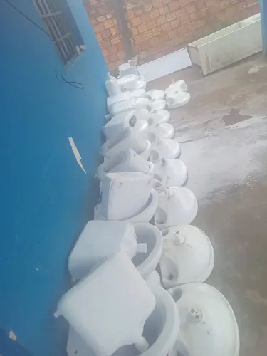 Vende-se vasos