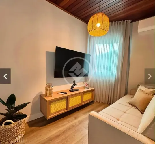 Apartamento mobiliado 2 Dormitorios nos Ingleses do Rio Vermelho