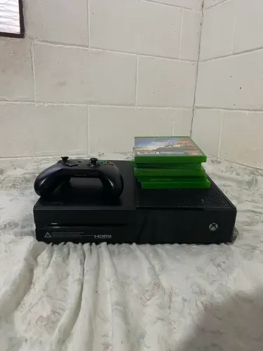 Xbox One Fat 500GB + Controle + 6 Jogos