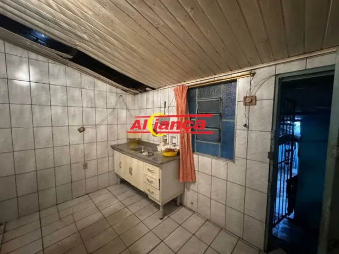 Casa com edícula à locação no Jardim Dourado/Garulhos