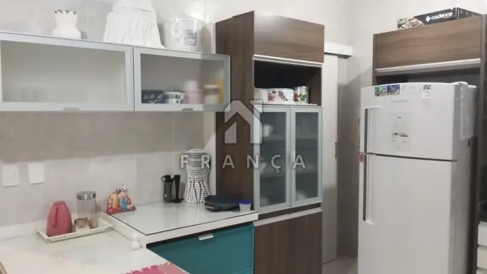 CASA em Condomínio Fechado | 2 Suítes e Churrasqueira | Jd. Califórnia - Jacareí/SP