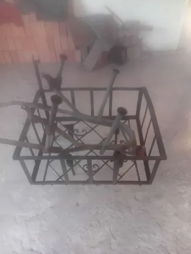 Vende uma gaiola pra motos