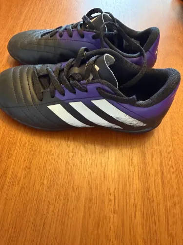 Chuteira adidas