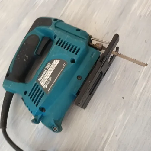 Máquita modelo 4327