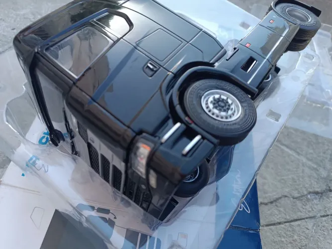 Miniatura de Caminhão Sólido 1/24