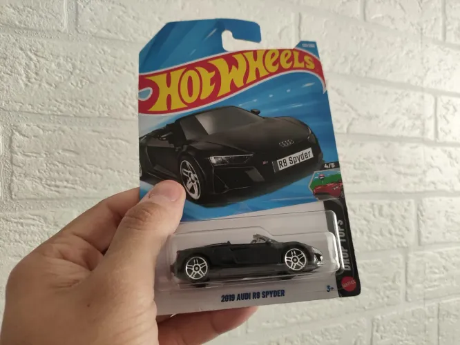 Hot Wheels 2019 Audi R8 Spyder