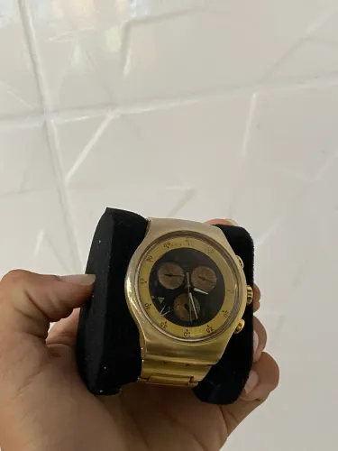 Swatch cara preta