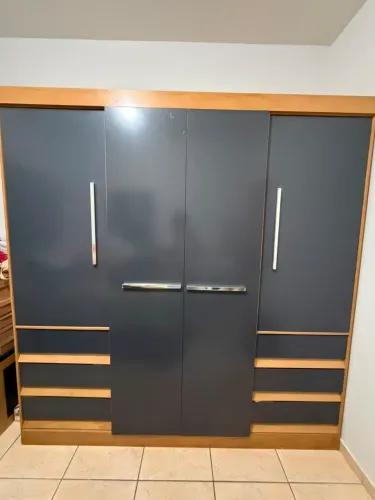 Guarda-Roupa Casal 6 Portas e 6 Gavetas Grafite/Amadeirado - Ótimo Estado