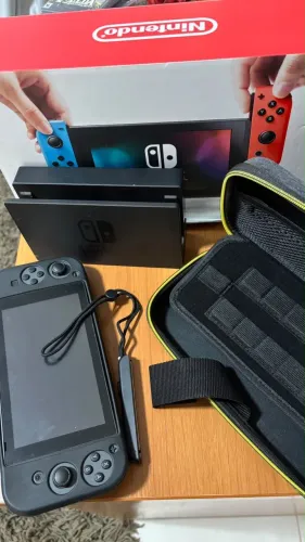 Nintendo Switch V1 com caixa e case + 6 jogos