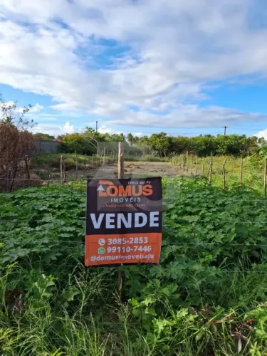 Terreno com Área Plana para Construção a Apenas 1,1 km da Praia.