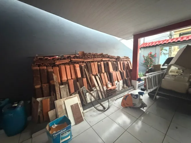 Vende-se mais de 2 mil telhas de barro