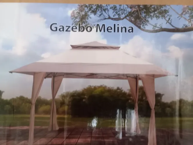 Tenda nova muito bonita e resistente