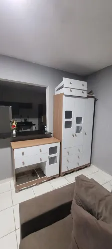 Guarda-roupa e cômoda infantil
