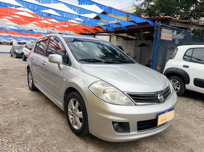 Nissan Tiida SL 1.8/1.8 Flex 16V Mec. 2013