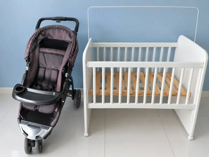 Vendo carrinho de bebê e berço Moisés usado em bom estado 250 os dois