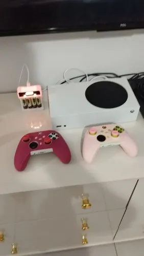 Xbox Séries S + 2 controles+ bateria recarregável