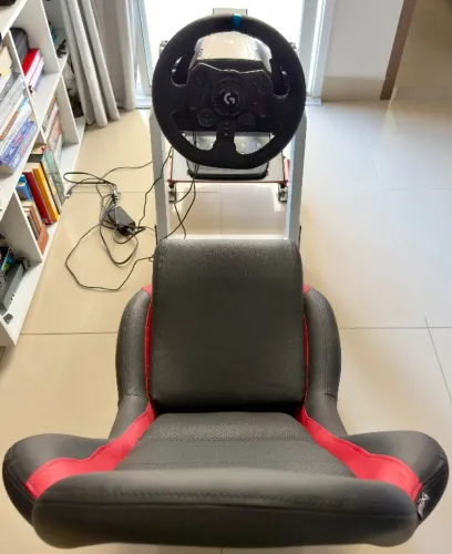 cockpit Extreme SimRacing + Logitech Trueforce G923 Racing Volante e pedais