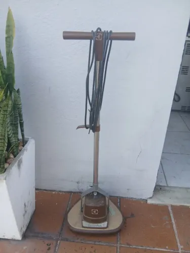 Antiga enceradeira