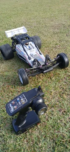 Vendo automodelo  scorpion    com lipo 3s e carregador   tudo por 2000