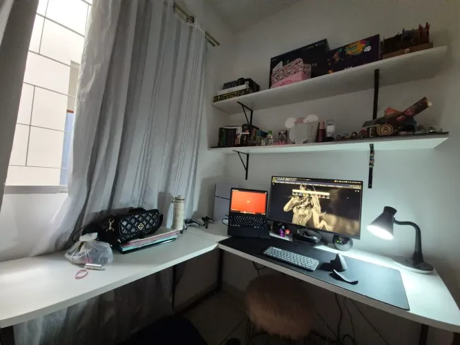 Mesa em L de MDF + 2 Prateleiras MDF