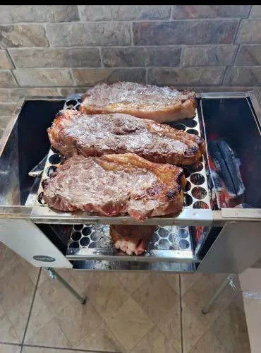 Vende- se churrasqueira a carvão sem fumaça