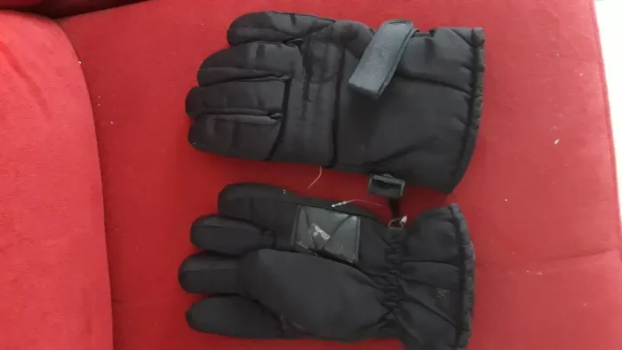 Vendo uma luva nova acolchoada por 30 reais 