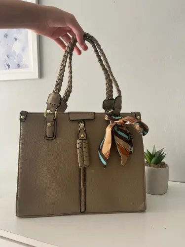 Bolsa estilosa elegante