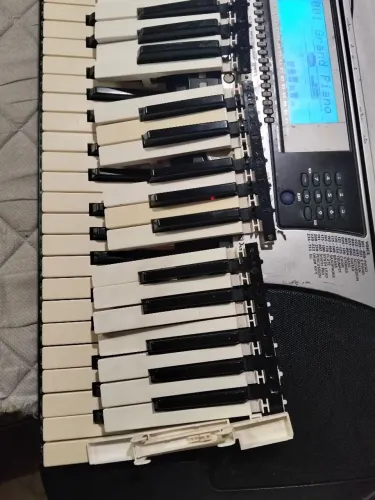 Teclado Yamaha psr550