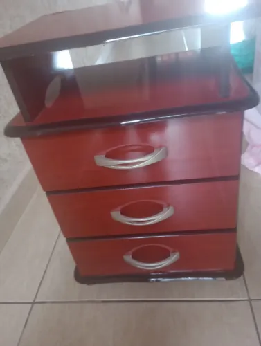 Vende se 2 Criado mudo mogno