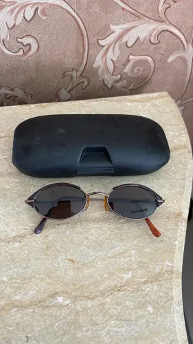 Óculos de sol da marca D'Imola, modelo retrô/vintage