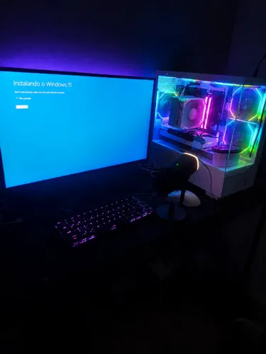 PC Gamer RX 7600 x R5 5700X
