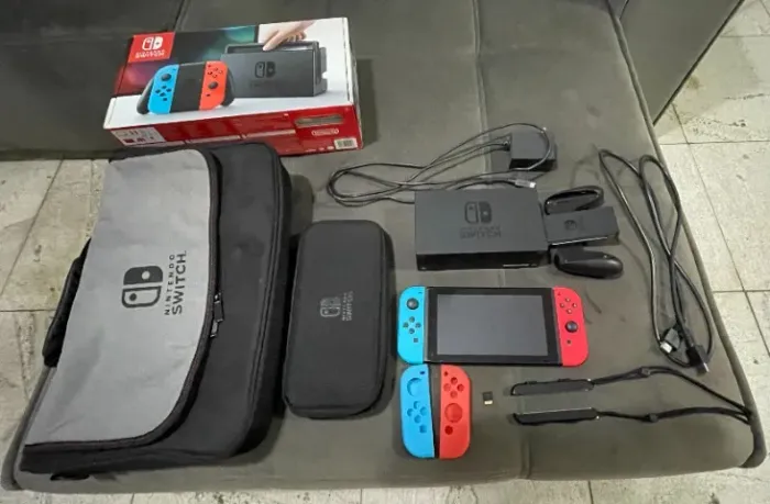Nintendo Switch V1 em perfeito estado + bolsa para transporte original + microSD 256gb